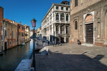 Le Campo et le Rio de la Misericordia dans le Cannaregio à Venise