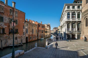 Le Campo et le Rio de la Misericordia dans le Cannaregio à Venise