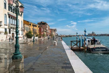 La Fondamenta Zattere et le Canal de la Giudecca dans le Dorsoduro à Venise.