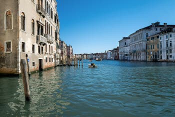 Le Grand Canal de Venise avec sur la droite le Palais de la Ca' Pesaro.