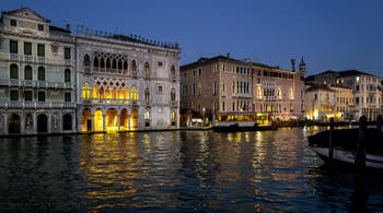 Le Palais de la Ca' d'Oro sur le Grand Canal de Venise.