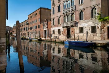 Le Rio de la Sensa le long de la Fondamenta de l'Abazia dans le Cannaregio à Venise.