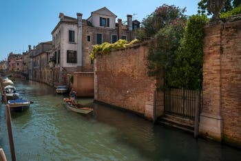La douceur du Rio de Santa Caterina dans le Cannaregio à Venise. 