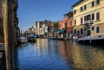 Le Rio et la Fondamenta de la Sensa et le pont de la Malvasia, dans le Cannaregio à Venise.