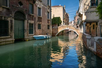 Le Rio et le pont de Ca' Widmann dans le Cannaregio à Venise.
