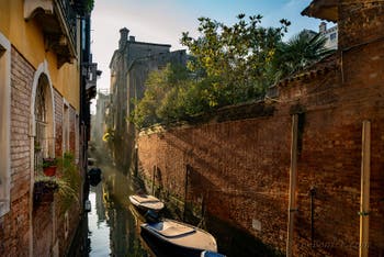 Le Rio de la Pergola Ca' Pesaro dans le Sestier de Santa Croce à Venise.