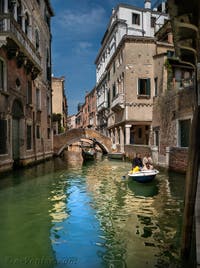 Le Rio et le pont de Ca' Widmann, dans le Sestier du Cannaregio à Venise.