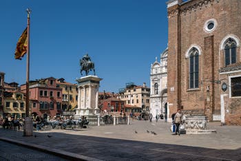Le Campo San Giovanni e Paolo et la Statue équestre de Bartolomeo Colleoni, dans le Sestier du Castello à Venise.