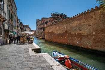 La Fondamenta et le Rio de la Misericordia dans le Sestier du Cannaregio à Venise.