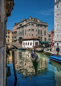 Gondole sur le Rio del Mondo Novo à Santa Maria Formosa, dans le Sestier du Castello à Venise.