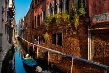 La Fondamenta Rimpetto Mocenigo et le Rio de San Stae dans le Sestier de Santa Croce à Venise.