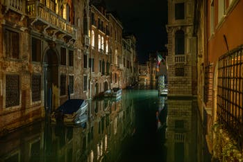 Le Rio de Santa Marina de nuit, dans le Sestier du Cannaregio à Venise.