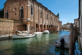 Le Rio de la Sensa et la Scuola Vecchia della Misericordia, là où Tintoret à peint le Paradis du Palais des Doges, dans le Cannaregio à Venise.