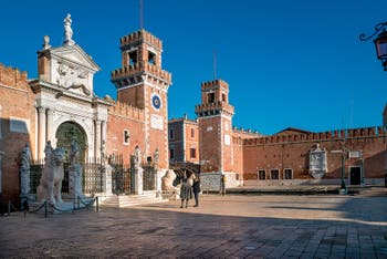 L'entrée de l'Arsenal de Venise dans le Sestier du Castello.