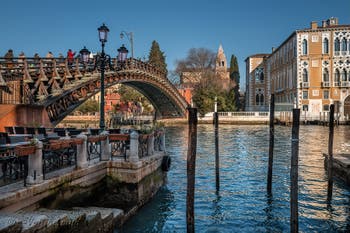 Der Canal Grande von Venedig und die Accademia-Brücke.