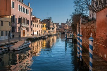 Der Rio und die Fondamenta dei Ognissanti im Dorsoduro in Venedig.