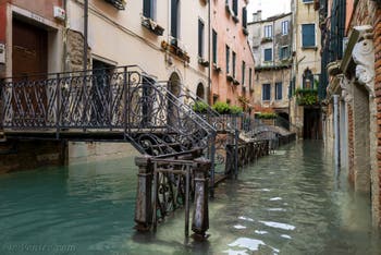 Acqua Alta de Novembre 2019 à Venise, la Fondamenta del Rimedio dans le Castello à Venise.