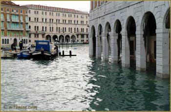 L'acqua alta record du 1er décembre 2008 à l'Erbaria à Venise.