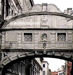 Le Pont des Soupirs à Venise, le Ponte dei Sospiri : un Sarcophage