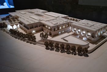 Maquette du Centre Artistique et Culturel de l'Inde - Le musée d'art Kiran Nadar (KNMA) à la Biennale d'Architecture de Venise