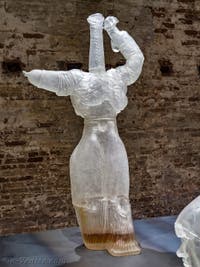 Andra Ursuta, Half-Drunk Mummy, à la Biennale d'Art de Venise