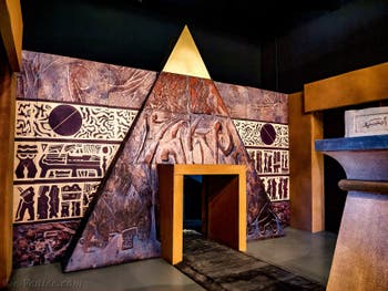Pyramide du Sphinx Khnum Parabole au Pavillon égyptien de la Biennale d'Art de Venise 2019