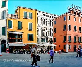 les couleurs du Campo Santo Stefano à Venise