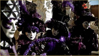 Carnaval de Venise : les masques et costumés à l'Arsenal de Venise.
