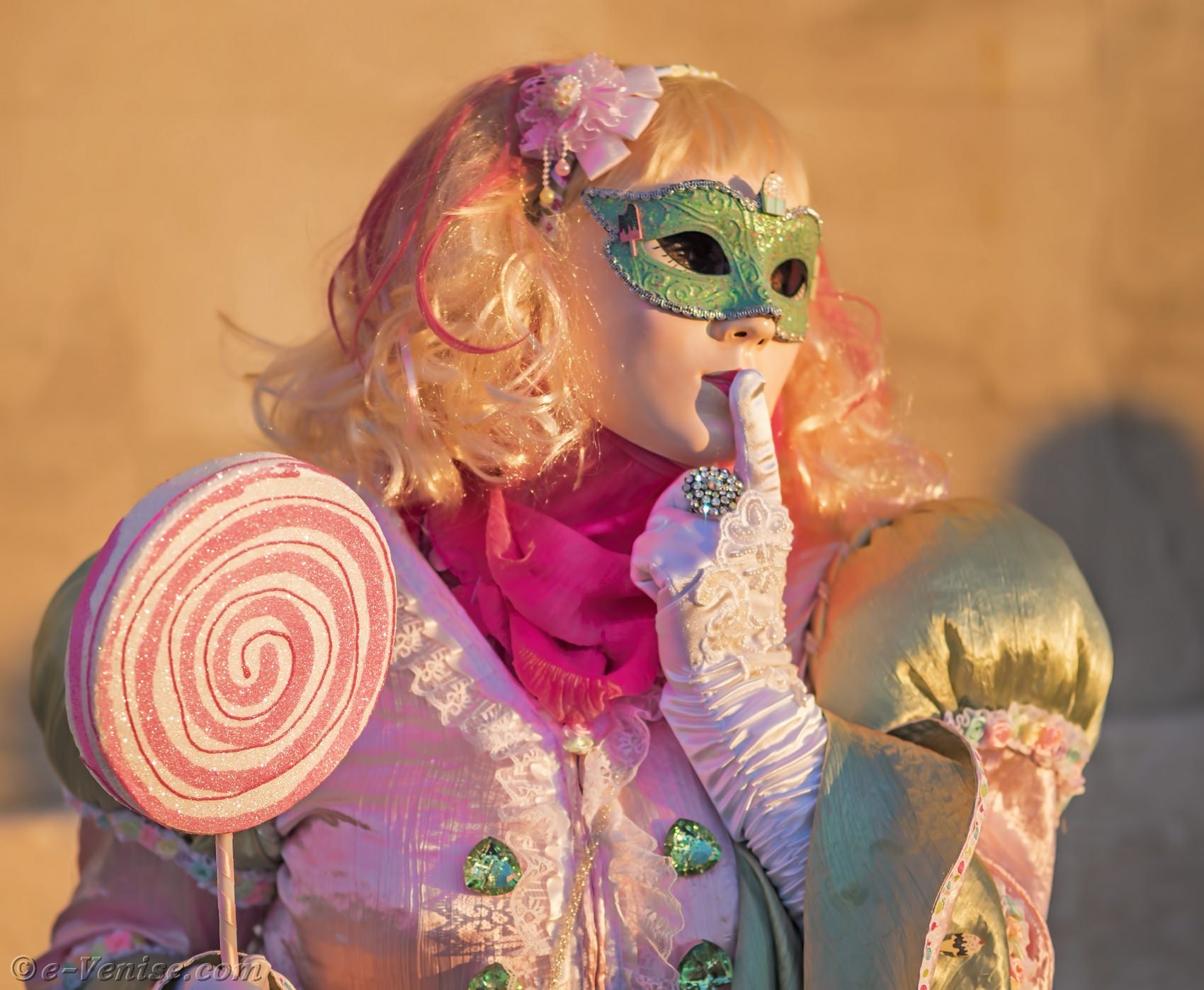 Le Carnaval de Venise et l'histoire fascinante de ses masques millénaires -  ABC Salles
