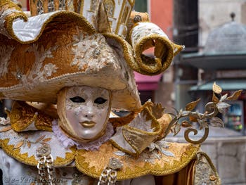 Les Masques et Costumes du Carnaval de Venise 2022 sur le Campo San Filippo e Giacomo