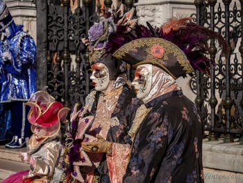 Carnaval de Venise, les Masques et Costumes, plumes et soie du Marquis et de la Marquise à l'Arsenal.