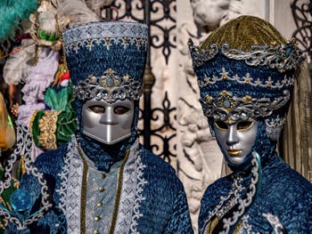 Masques et Costumes du Carnaval de Venise, Prince et Princesse bleu et argent à l'Arsenal.