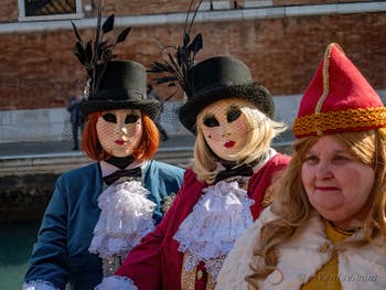 Masques et Costumes au Carnaval de Venise, Les élégantes à l'Arsenal.