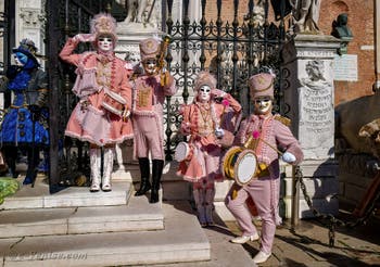 Costumes et Masques du Carnaval de Venise, les Musiciens de la Fanfare à l'Arsenal.