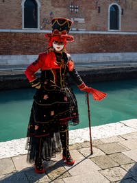 Beauté en rouge et noir à l'Arsenal, Masques et Costumes du Carnaval de Venise