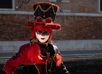 Beauté en rouge et noir à l'Arsenal, Masques et Costumes du Carnaval de Venise