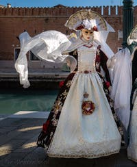 Les Belles aux voiles de l'Arsenal, Masques et Costumes du Carnaval de Venise.