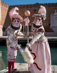Masques et Costumes du Carnaval de Venise, Les Pages à la mappemonde à l'Arsenal.
