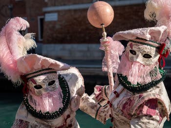 Masques et Costumes du Carnaval de Venise, Les Pages à la Mappemonde à l'Arsenal.