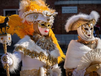 Masques et Costumes du Carnaval de Venise, La Reine et sa suivante à l'Arsenal.