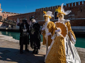 Masques et Costumes du Carnaval de Venise, Noble dame à l'éventail à l'Arsenal.