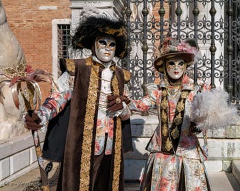 Nobles en fleurs à l'Arsenal, les masques et costumes du Carnaval de Venise.