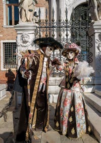 Nobles en fleurs à l'Arsenal, les masques et costumes du Carnaval de Venise.