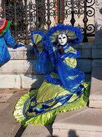 Les masques et costumes du Carnaval de Venise : La Dame à l'éventail à l'Arsenal