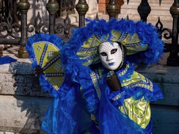 Les masques et costumes du Carnaval de Venise : La Dame à l'éventail à l'Arsenal