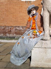 Les masques et costumes du Carnaval de Venise : La Lionne et les dames à l'Arsenal