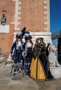 Les masques et costumes du Carnaval de Venise : Belle et Mousquetaires