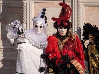 Masques et costumes du Carnaval de Venise : Pierrot et le magicien à San Zaccaria