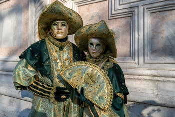 Noblesse en or et vert à San Zaccaria, Masques et costumes du Carnaval de Venise