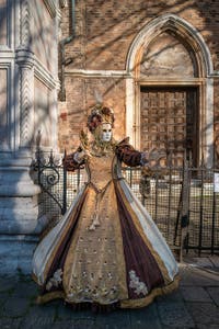 Masques et costumes du Carnaval de Venise, en Perles, plumes et or à San Zaccaria